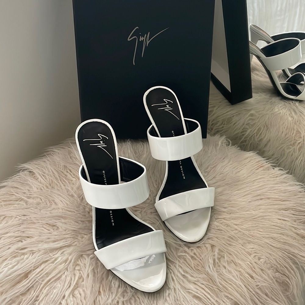 Giuseppe Zanotti Sandal 36.5 lightly worn. Comes in original box with shoe bag